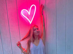 Glowing Heart Neon Sign ❤️❤️❤️